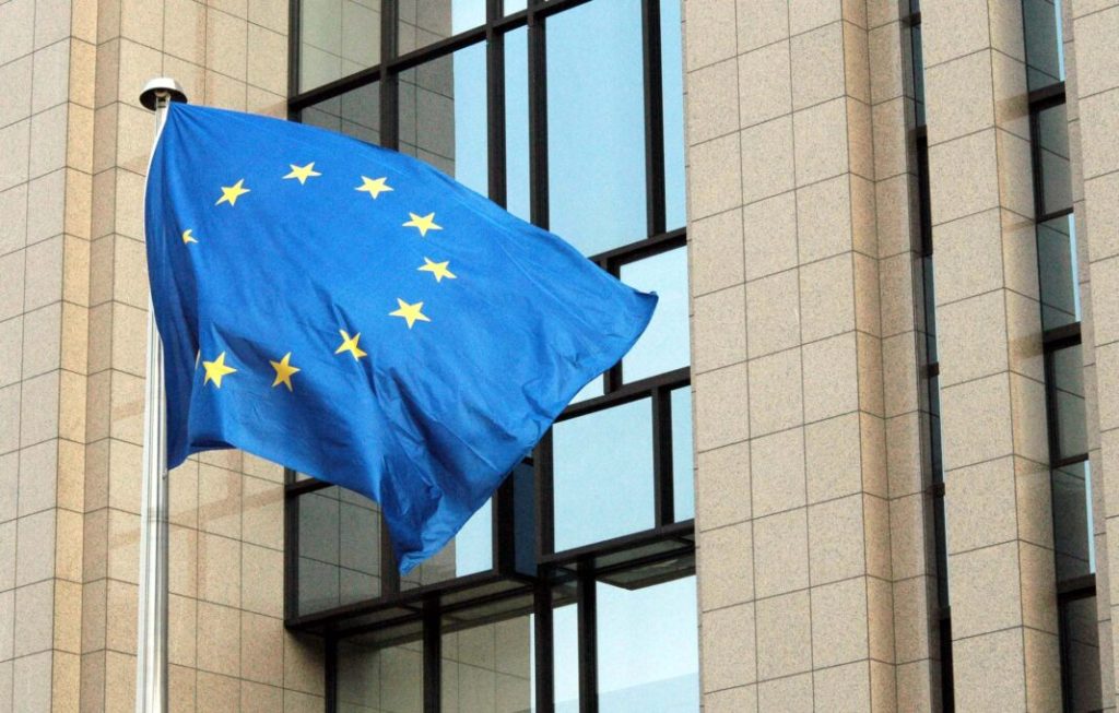 Gli italiani non vogliono l’Ue: solo il 46% favorevole