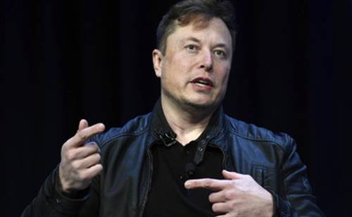 Intelligenza artificiale, Elon Musk lancia l’allarme: “rischio per l’umanità”