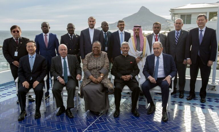 La Dedollarizzazione dei BRICS avanza inesorabile 