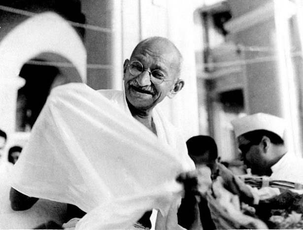 La strategia di Gandhi per il successo: usare più di una strategia