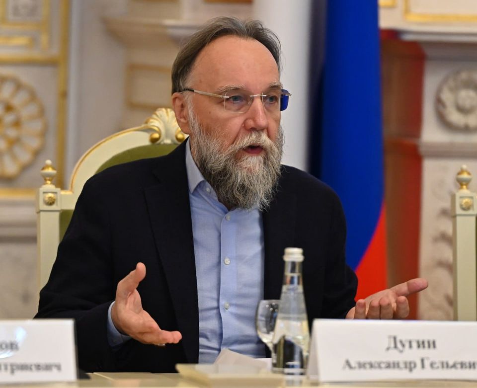 DIO VIVE ANCHE ATTRAVERSO DI NOI