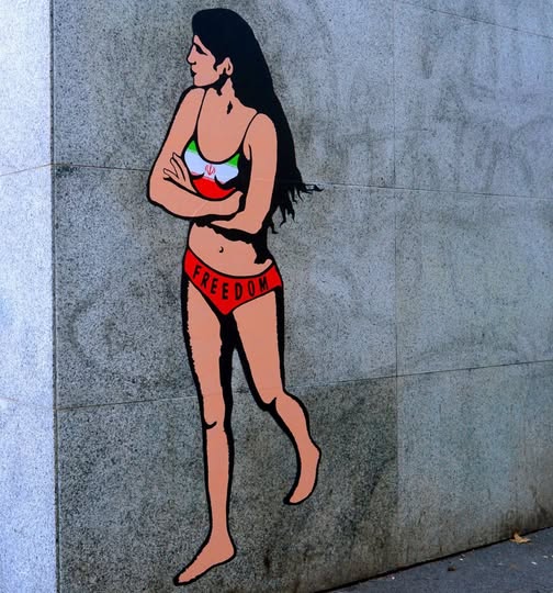 L'IRAN NON LOTTA PER LA MINIGONNA