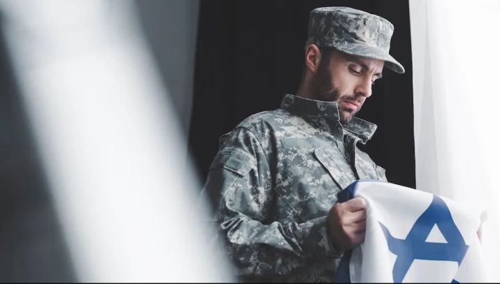 Caitlin Johnstone: perché Israele viola il cessate il fuoco