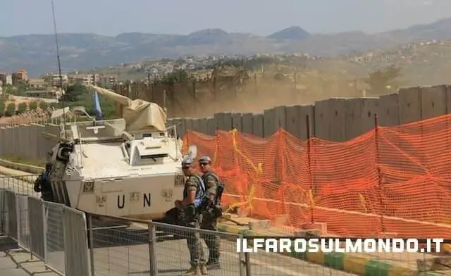 Libano: Israele erige nuovo muro